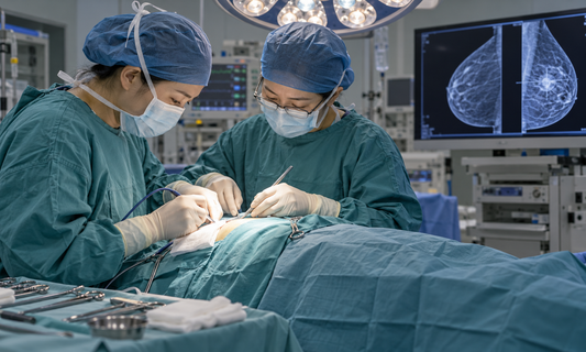 AI-generated illustrative breast surgery scene with surgeons operating at the upper chest and mammography in the background. Not a clinical photograph from the publication.